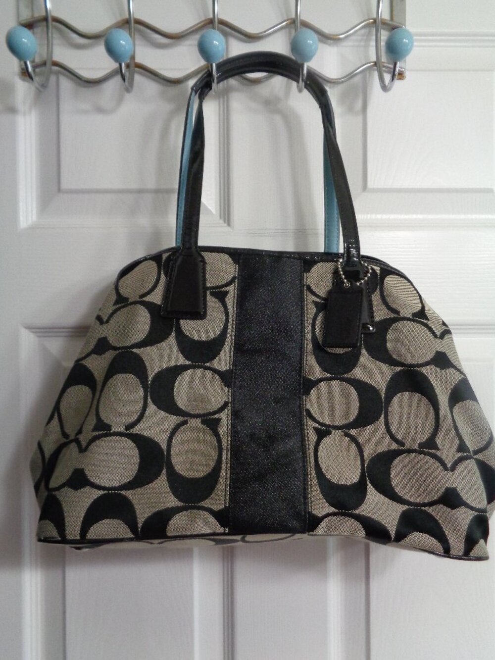 COACH SATCHEL BAG - MIDDLE KISSLOCK SECTION WITH LARGE SIDE POCKETS - F13533